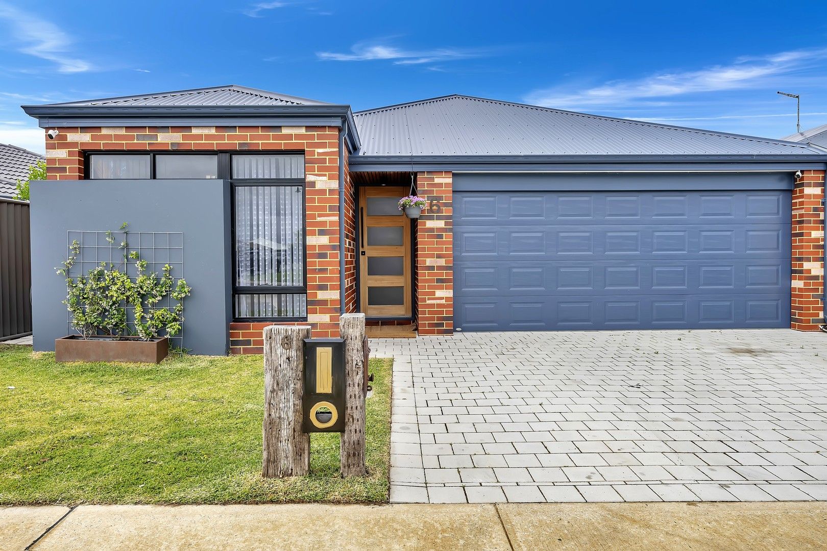 4 bedrooms House in 6 Dooragan Street BALDIVIS WA, 6171