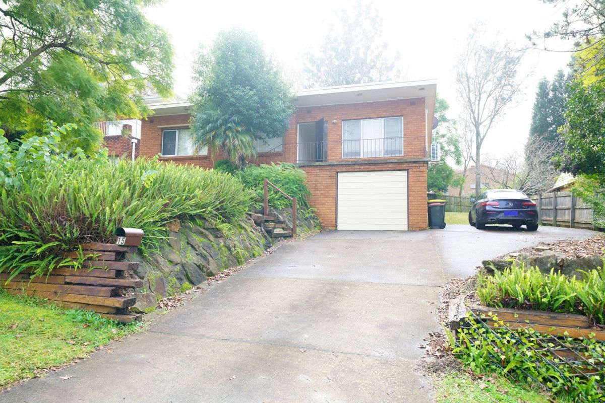 3 bedrooms House in 15 Dan Crescent CASTLE HILL NSW, 2154