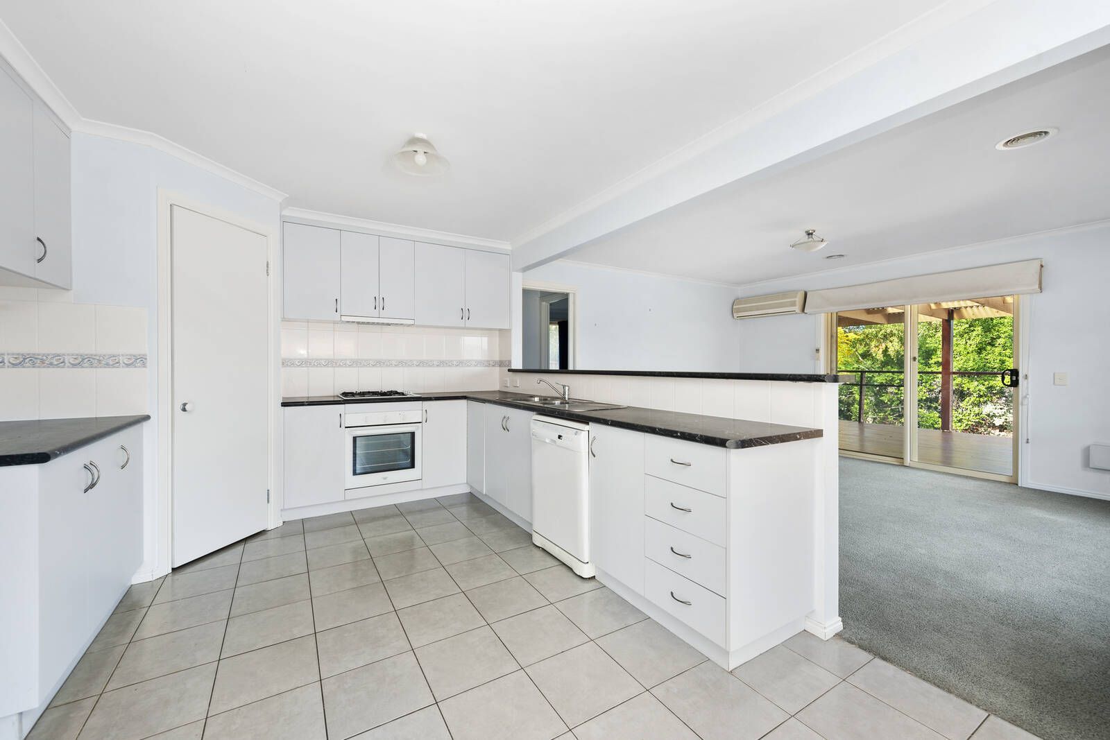 4 Rosewood Court, Mount Helen VIC 3350, Image 2