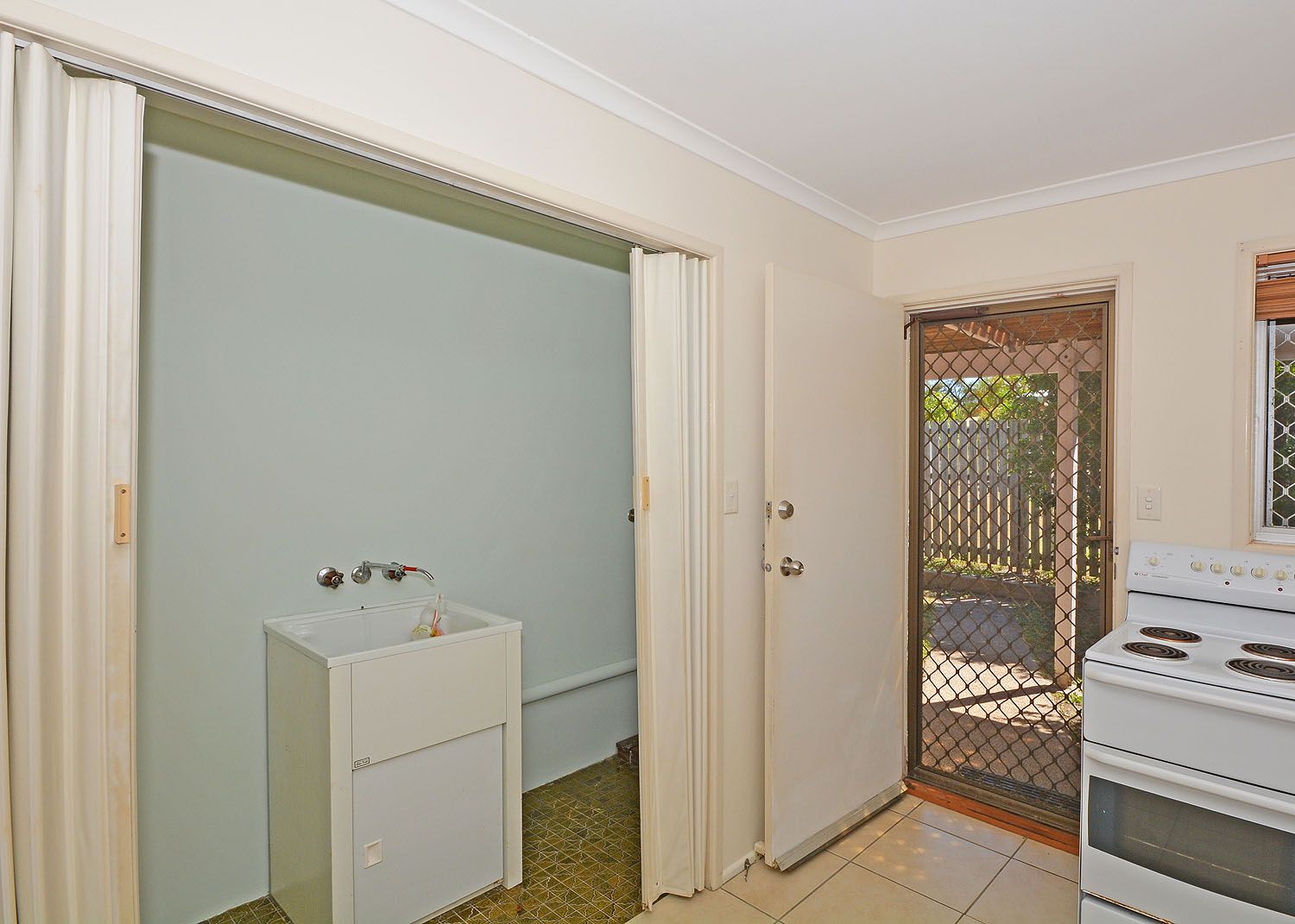 1/29 Saunders Street, Point Vernon QLD 4655, Image 2