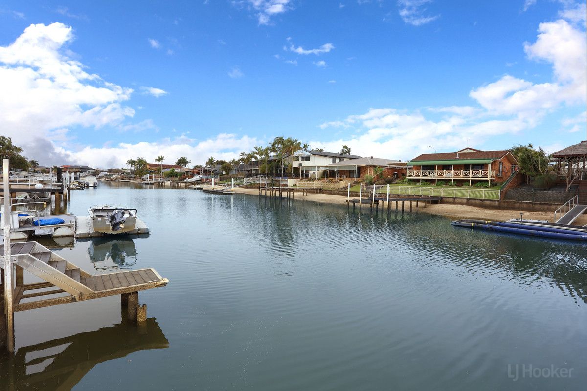 1 Seaspray Street, Paradise Point QLD 4216, Image 2