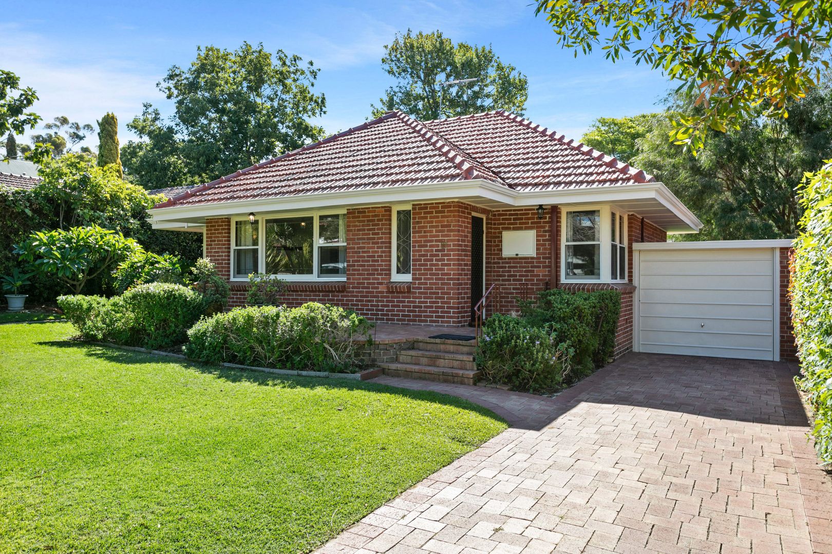 27 Minora Road, Dalkeith WA 6009 House For Rent 750 Domain