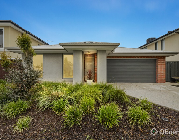 13 Revelstoke Crescent, Pakenham VIC 3810