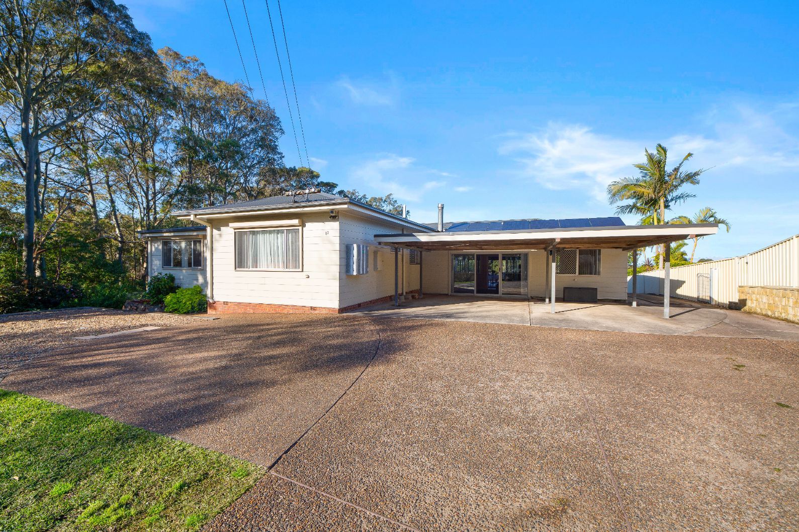 11 Violet Town Road, Tingira Heights Property History & Address