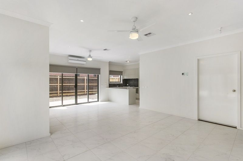 4 bedrooms Townhouse in 111 Stanley Street KEYSBOROUGH VIC, 3173