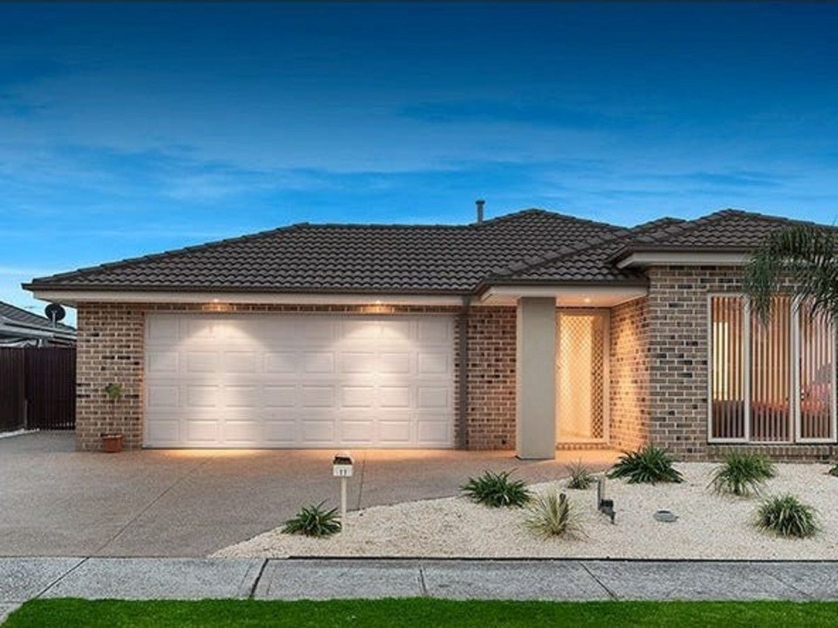 4 bedrooms House in 17 Vanessa Circuit PAKENHAM VIC, 3810