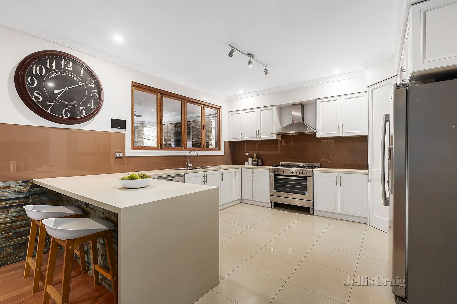 4 Gleneagle Way, Eltham VIC 3095, Image 2