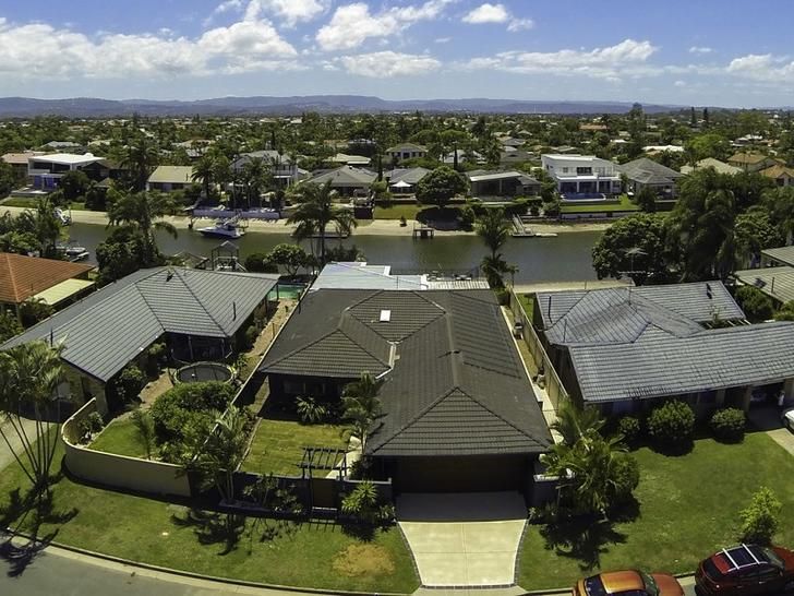 5 bedrooms House in 37 Platypus Avenue SORRENTO QLD, 4217