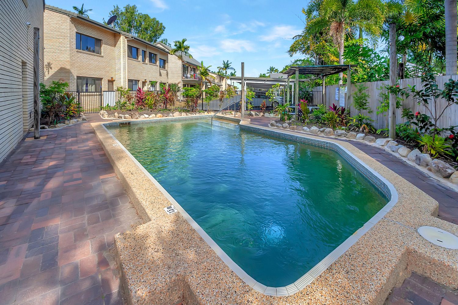 2 bedrooms Apartment / Unit / Flat in  HOLLOWAYS BEACH QLD, 4878