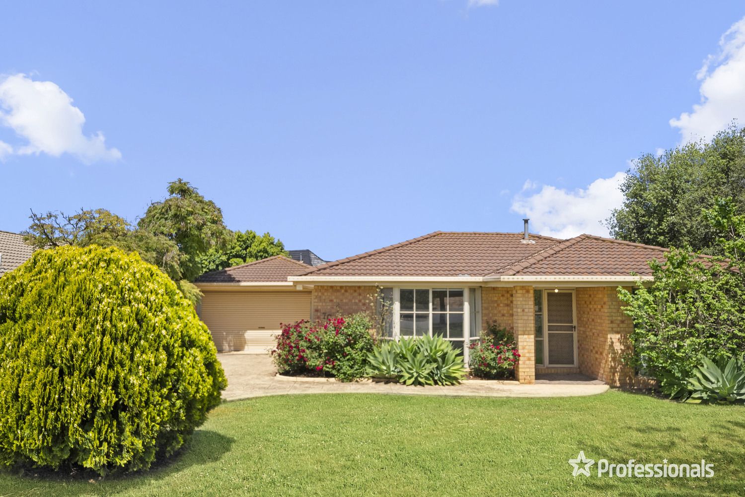 70 Saronvale Crescent, Hillside VIC 3037, Image 0