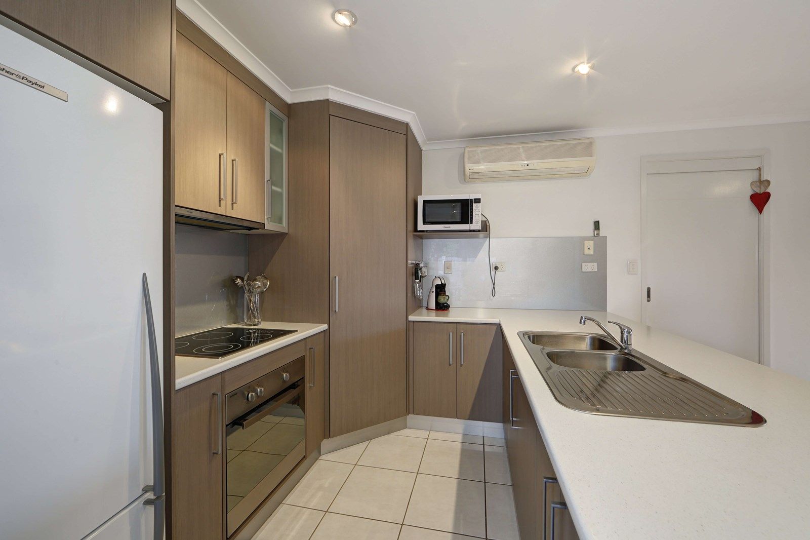 Unit 3/6 Theodore St, Svensson Heights QLD 4670, Image 2