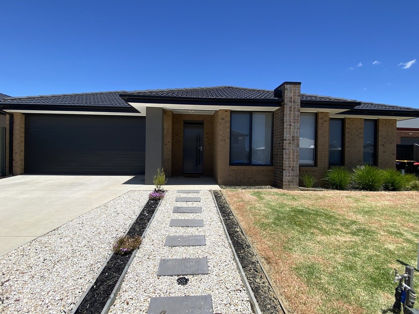 4 bedrooms House in 9 Heron Court KIALLA VIC, 3631