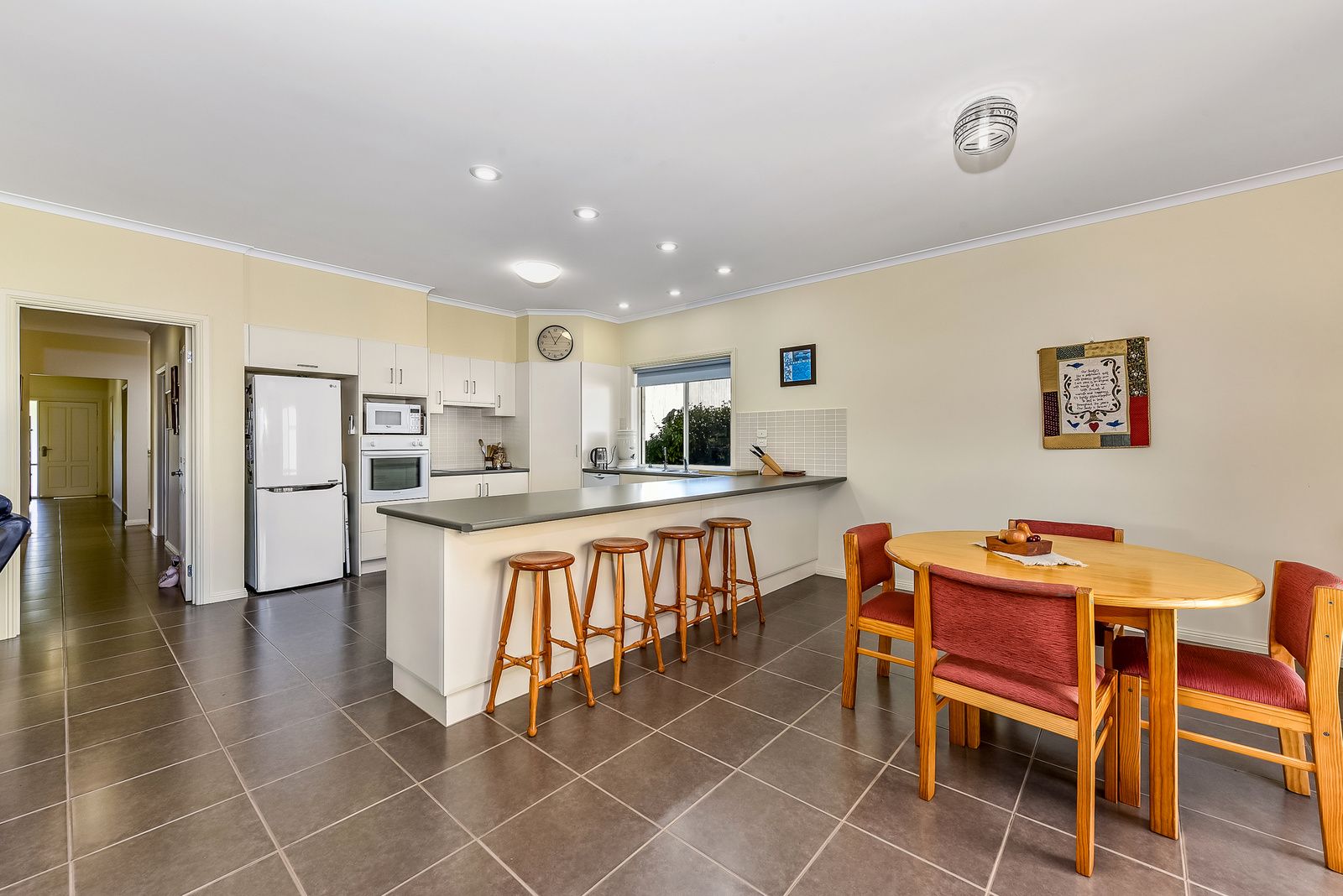 22 Foster Street, Beachport SA 5280, Image 2