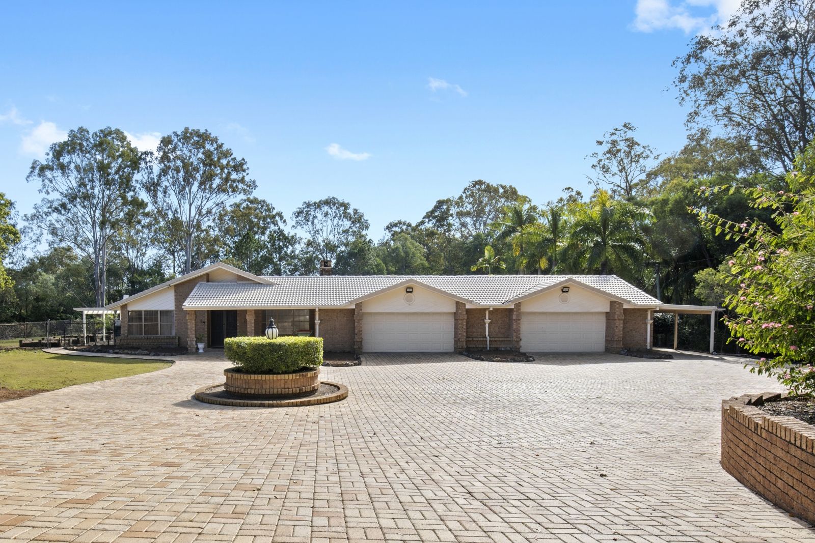 4 bedrooms House in 22 Bignells Road MAUDSLAND QLD, 4210