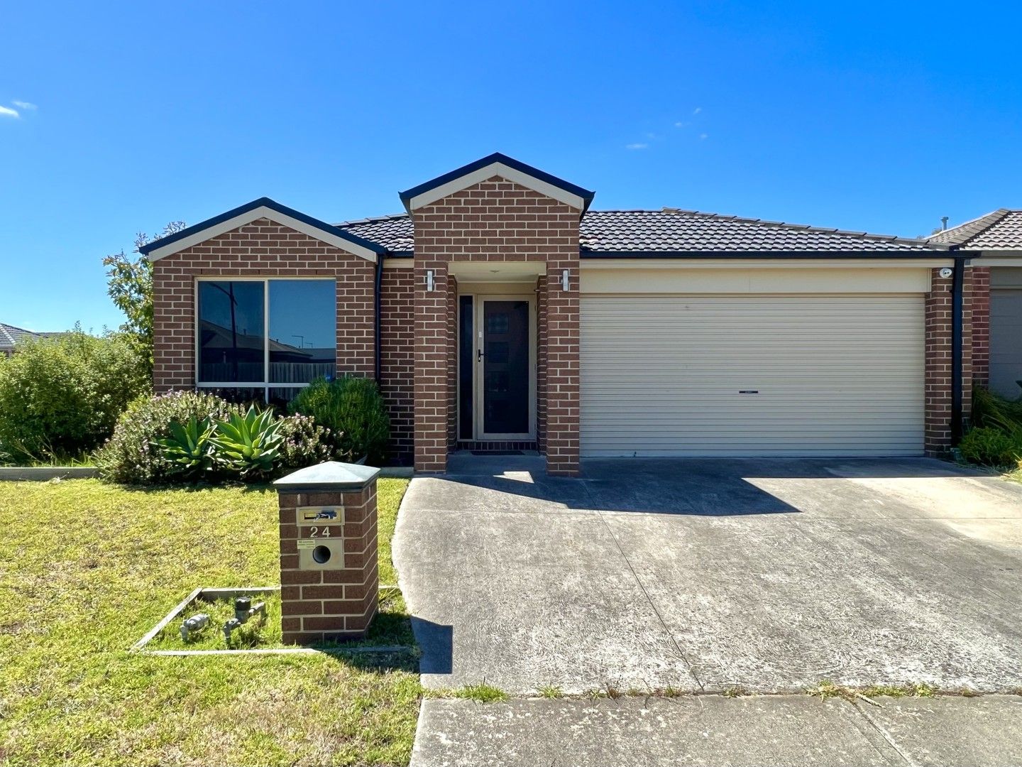 3 bedrooms House in 24 Currawong Crescent PAKENHAM VIC, 3810