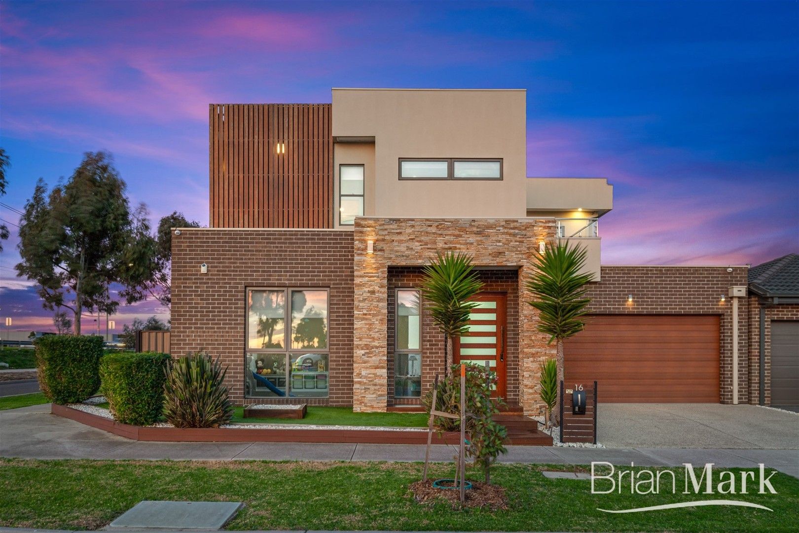5 bedrooms House in 16 Scotsdale Road TRUGANINA VIC, 3029