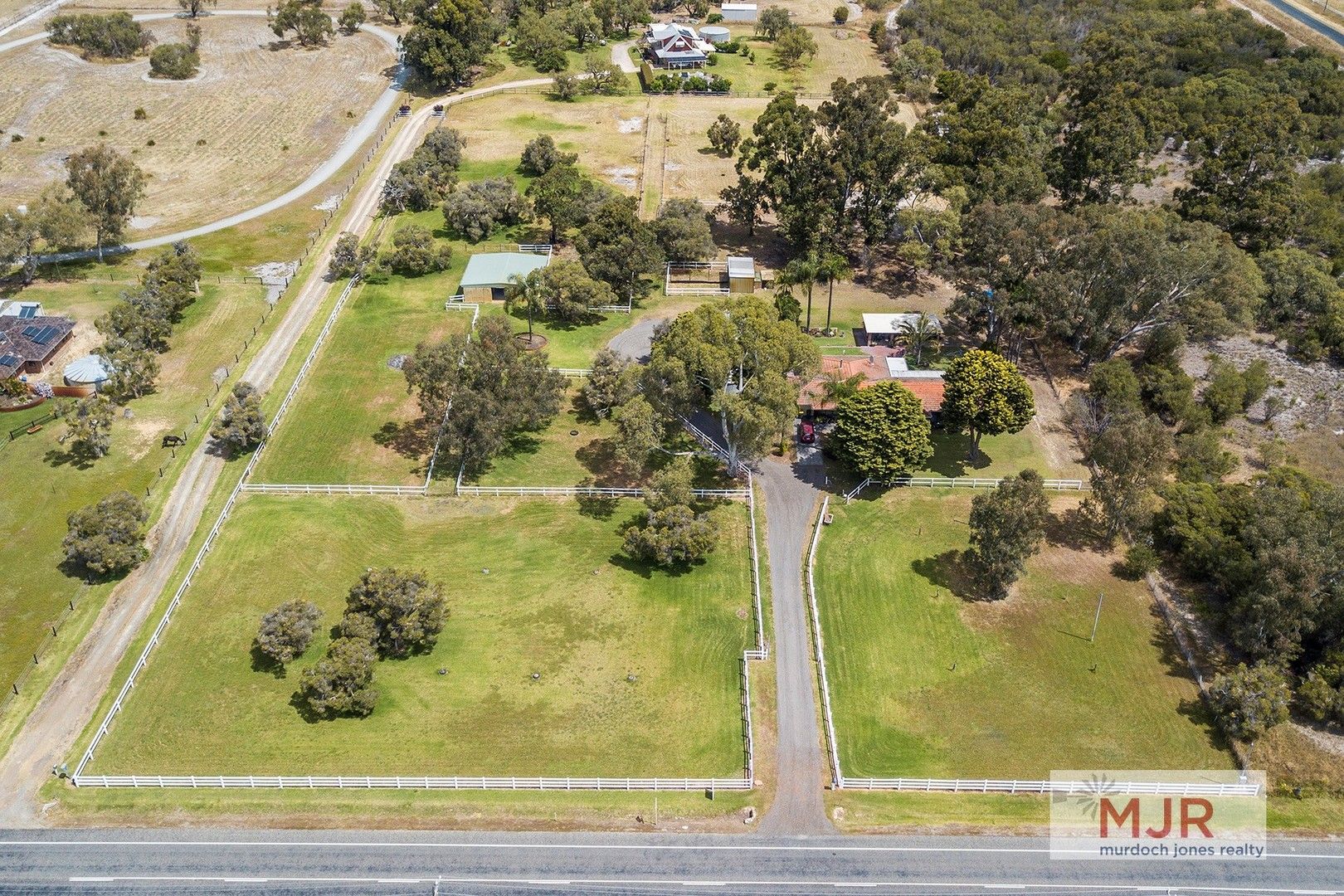 4 bedrooms House in 906 Rowley Road OAKFORD WA, 6121