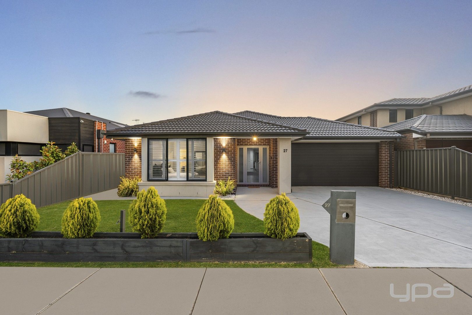 4 bedrooms House in 27 Mandalay Parade FRASER RISE VIC, 3336