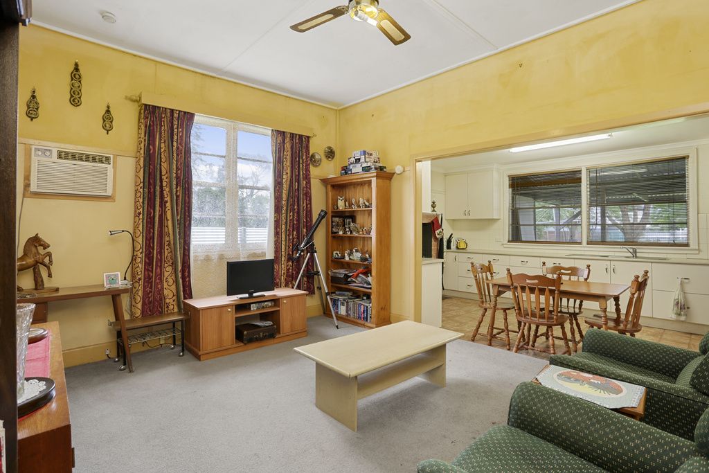 80 Skene Street, Dunkeld VIC 3294, Image 2