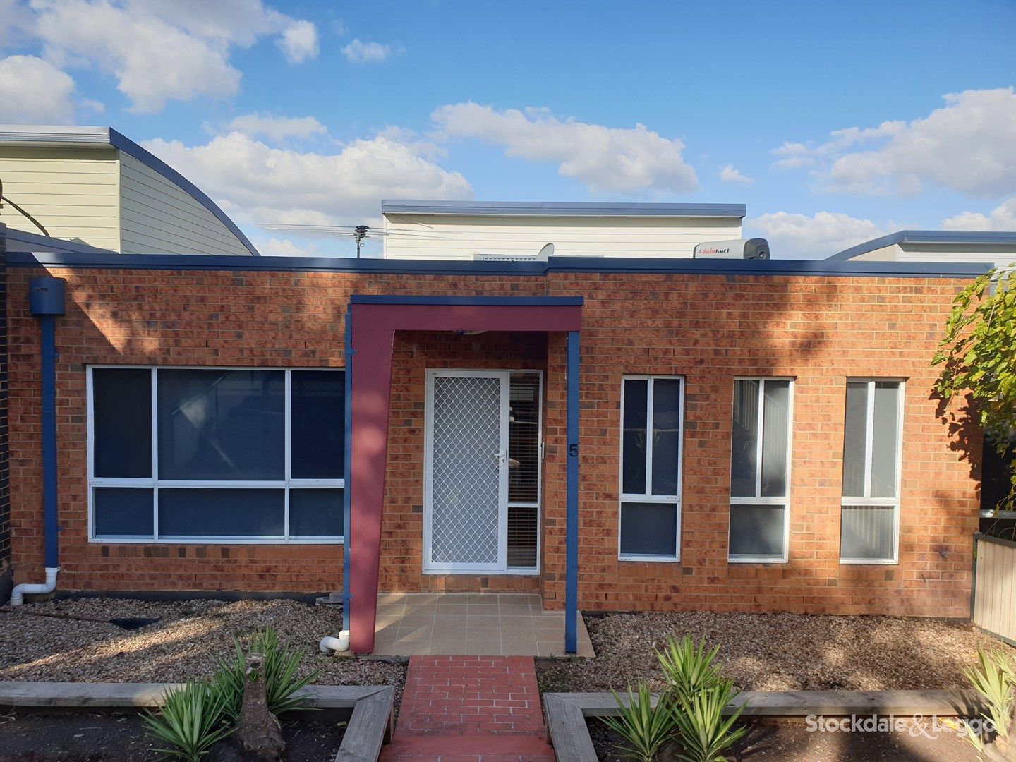 3 bedrooms House in 5/2 Lanark Way GOWANBRAE VIC, 3043