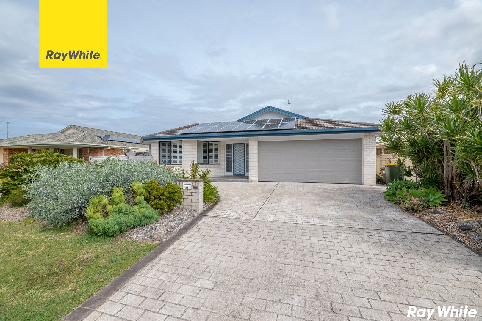 4 bedrooms House in 47 Amanda Crescent FORSTER NSW, 2428