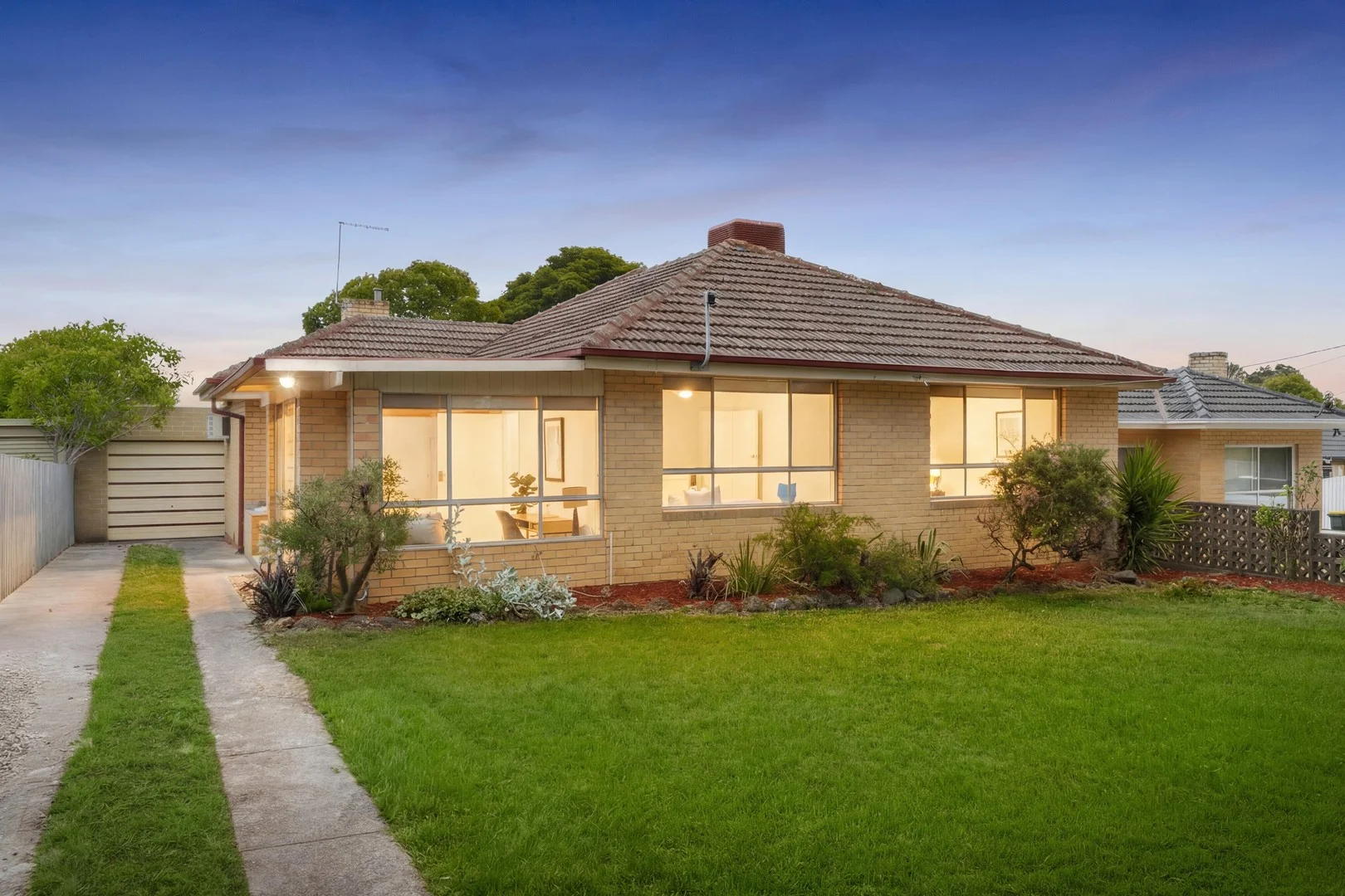 8 Caroline Crescent, Blackburn North VIC 3130