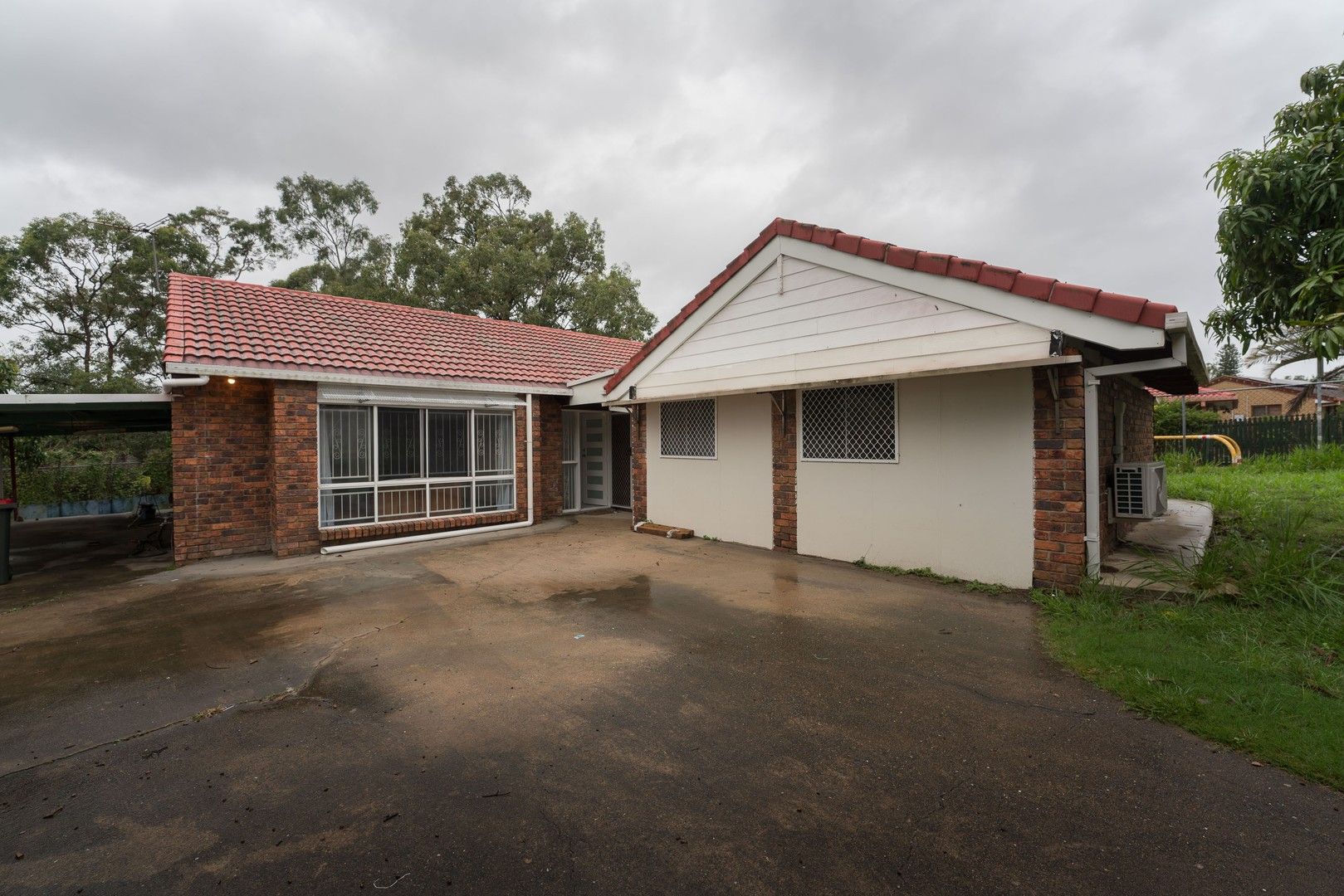 3 bedrooms House in 24 Clifton Crescent DURACK QLD, 4077