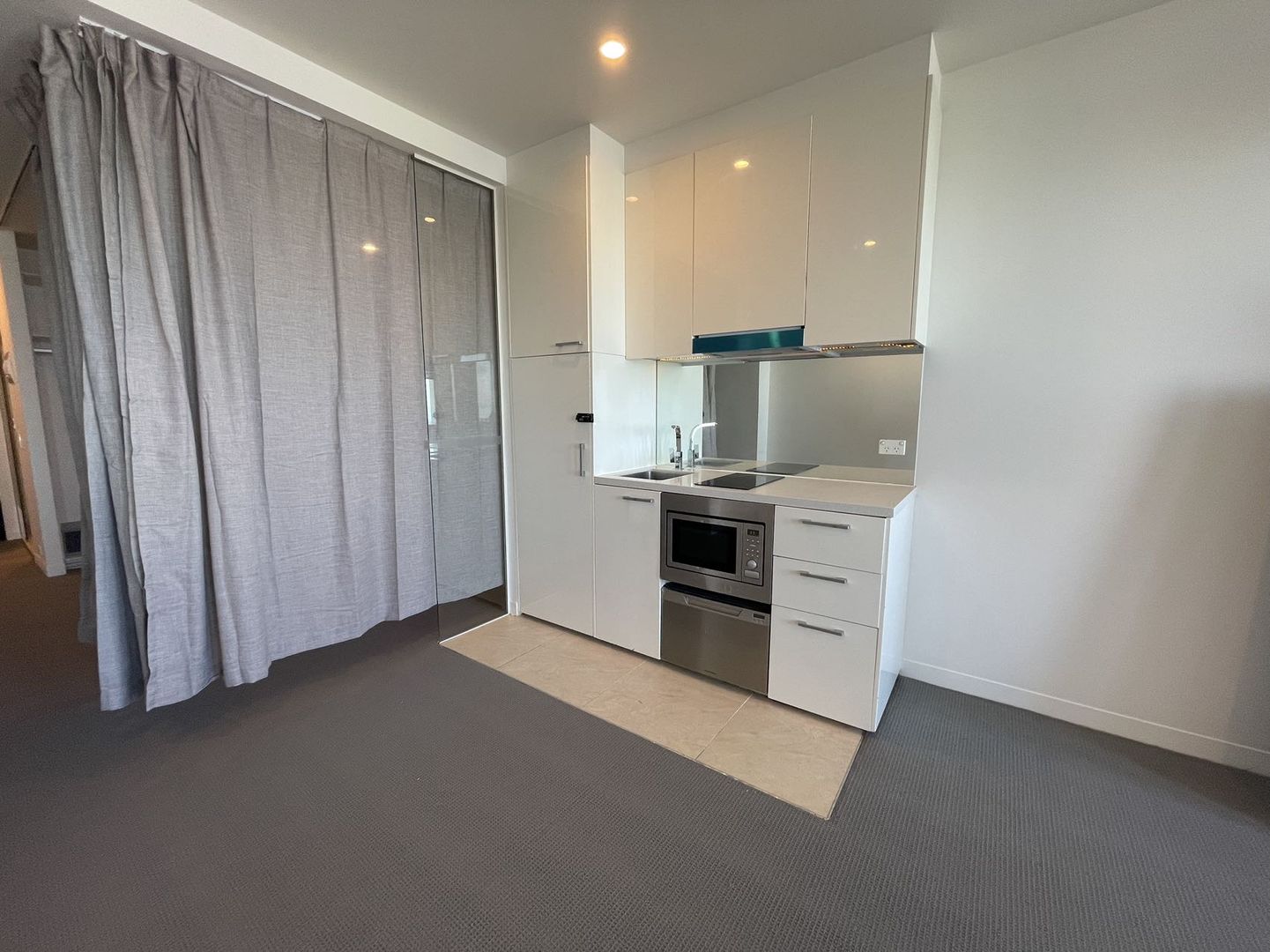 805/435 Nepean Highway, Frankston VIC 3199 Apartment For Rent Domain