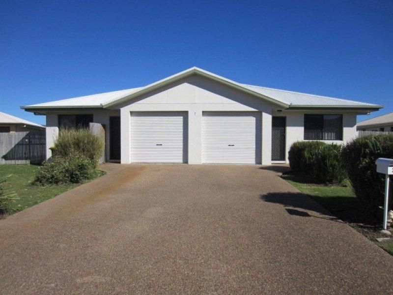 3 bedrooms Apartment / Unit / Flat in 1/7 Crista Court KELSO QLD, 4815
