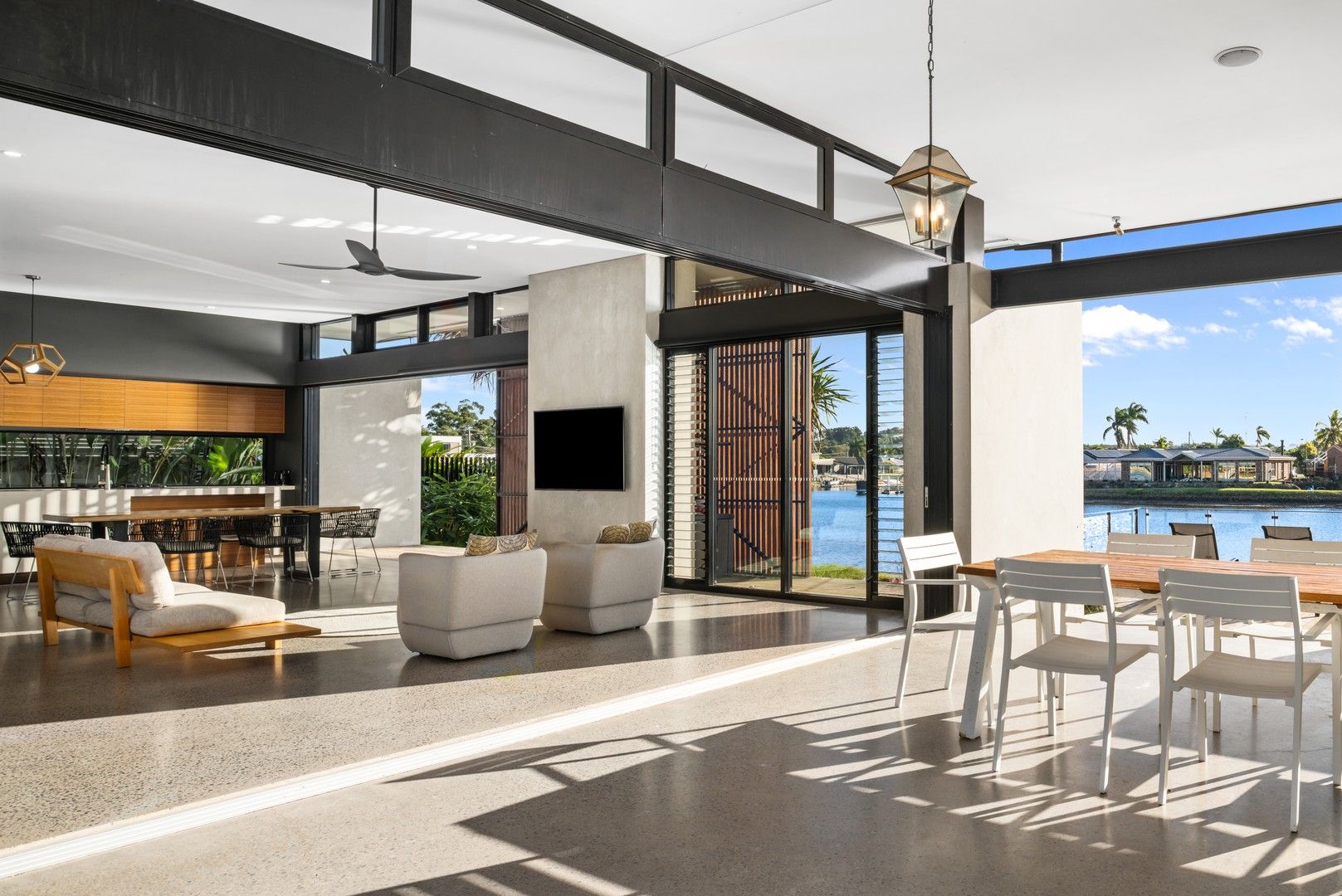 4 bedrooms House in 16 April Court MAROOCHYDORE QLD, 4558