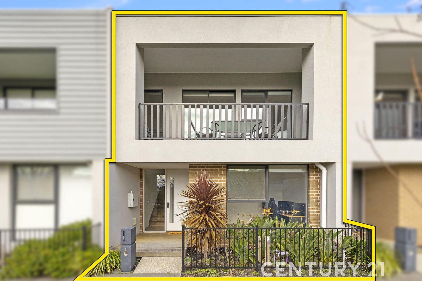 3 bedrooms Townhouse in 5 Grenaroff Walk LYNDHURST VIC, 3975