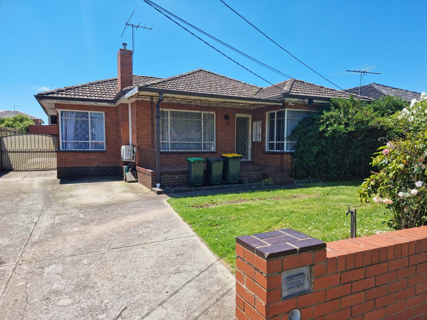 3 bedrooms House in 74 Perrett Avenue ST ALBANS VIC, 3021