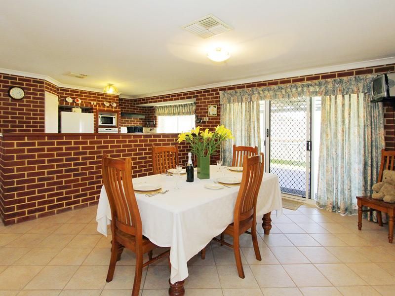 4 Serene Close, BALLAJURA WA 6066, Image 2