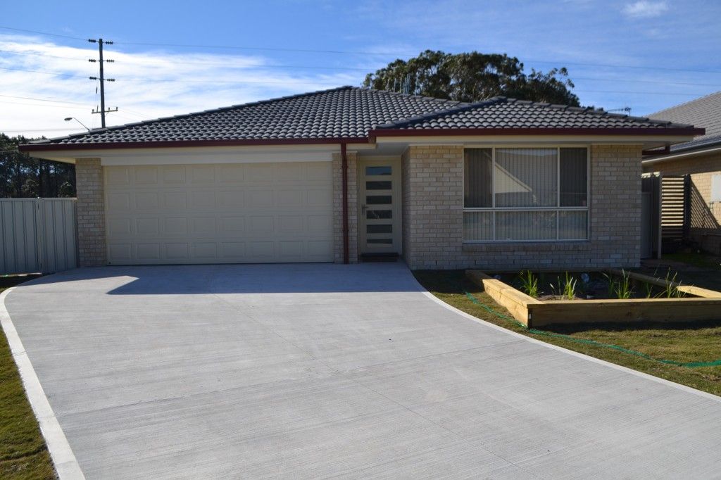 25 Correa Close, Tuncurry NSW 2428