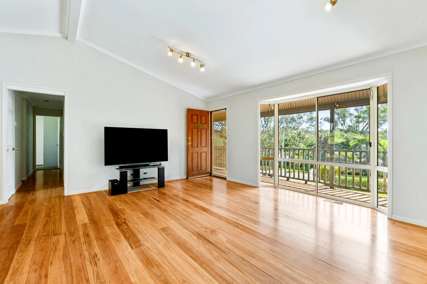 Additional image 3 of 35 Sixth Avenue, Katoomba NSW 2780