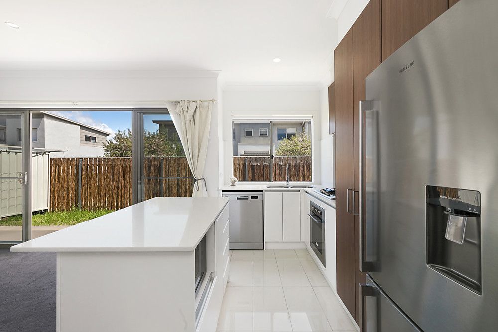 27/2 Clare Burton Crescent, Franklin ACT 2913, Image 1