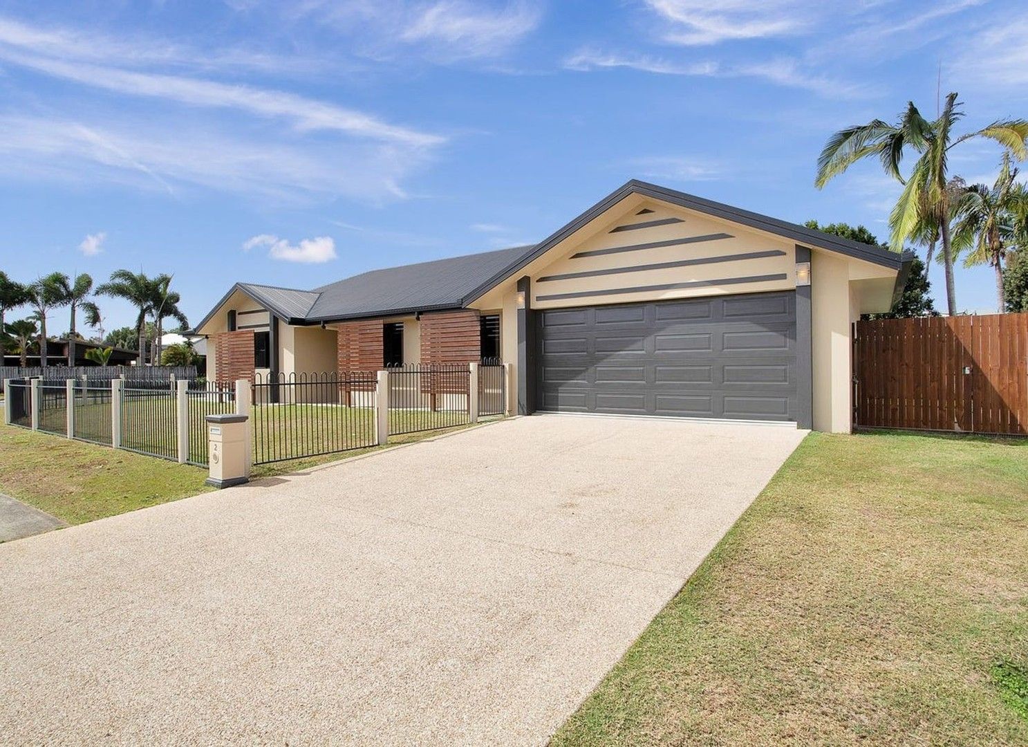 5 bedrooms House in 2 Bilgola Place BLACKS BEACH QLD, 4740