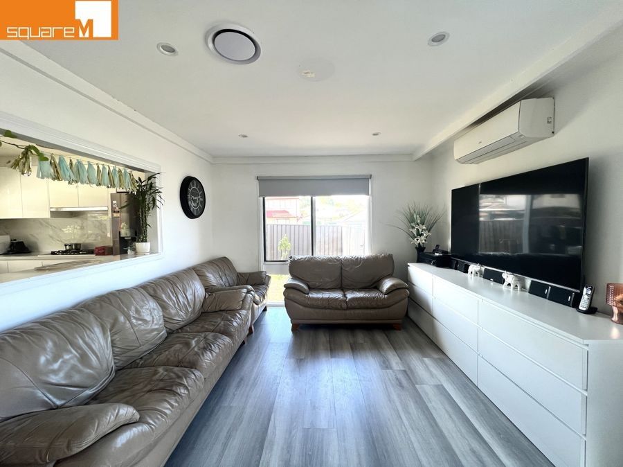 3 bedrooms House in 1 Stranraer Drive ST ANDREWS NSW, 2566