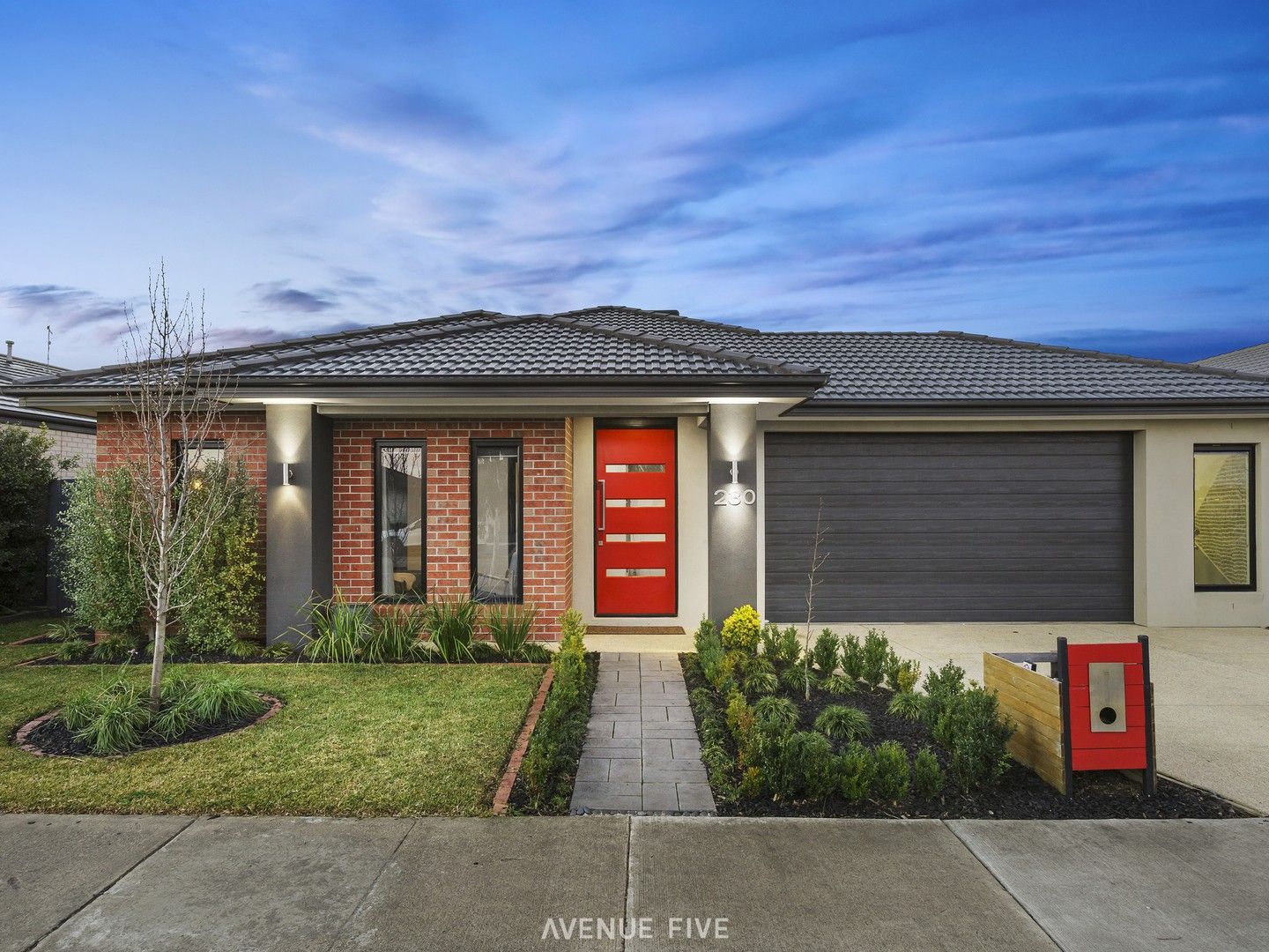 4 bedrooms House in 230 Warralily Boulevard ARMSTRONG CREEK VIC, 3217