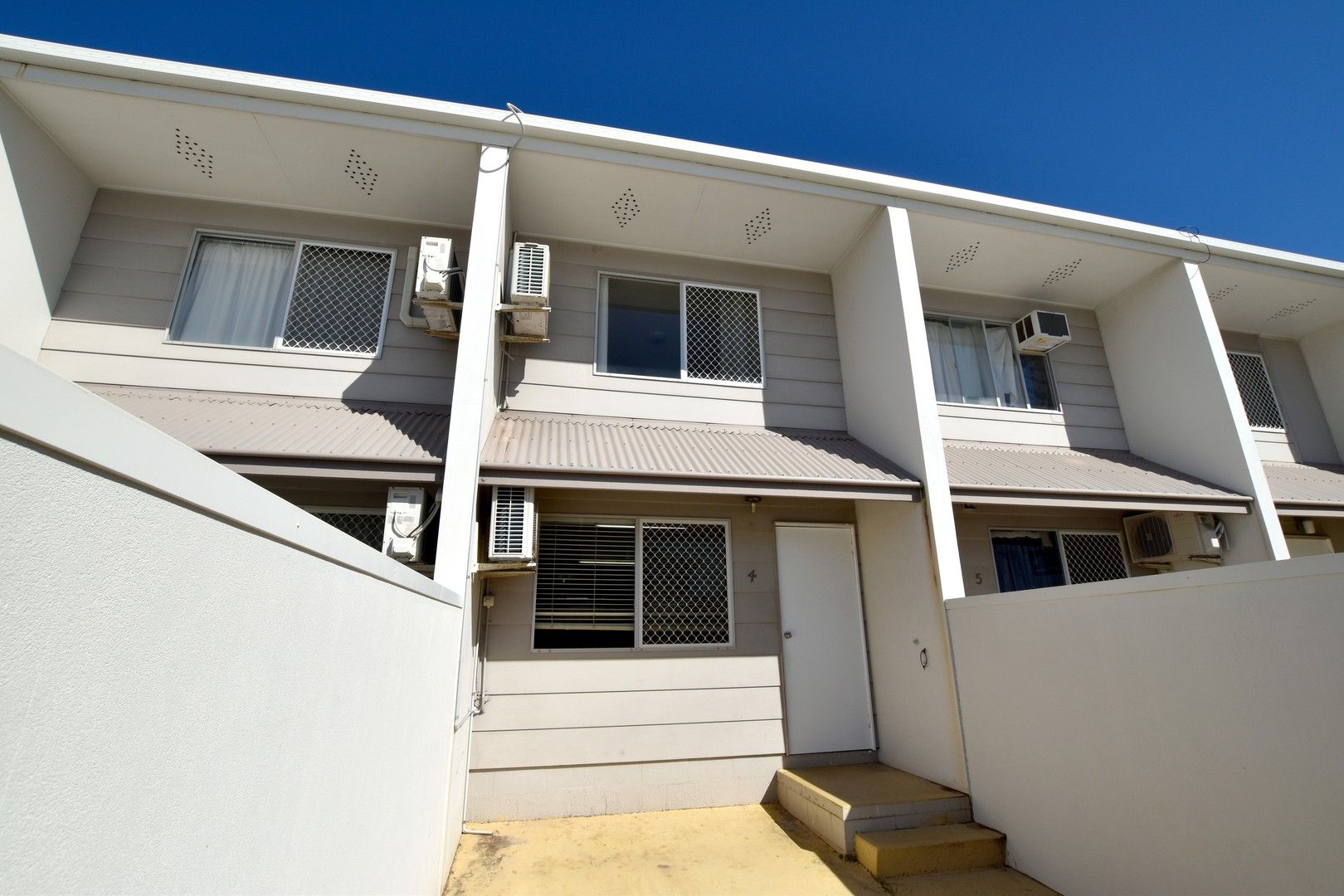 2 bedrooms Apartment / Unit / Flat in 4/15 Glenlyon Street GLADSTONE CENTRAL QLD, 4680