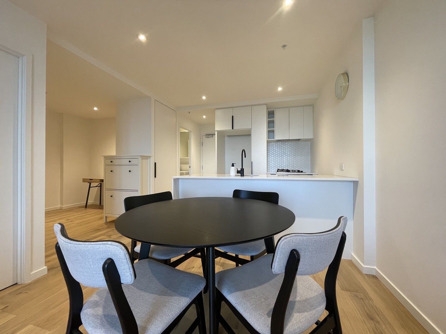 1 bedrooms Apartment / Unit / Flat in 2305/8 Hallenstein Street FOOTSCRAY VIC, 3011