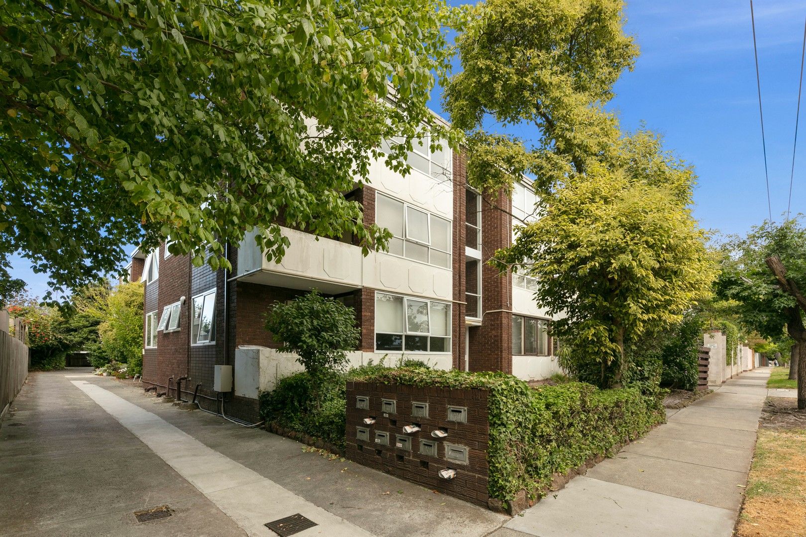 2 bedrooms Apartment / Unit / Flat in 8/10 Denbigh Road ARMADALE VIC, 3143