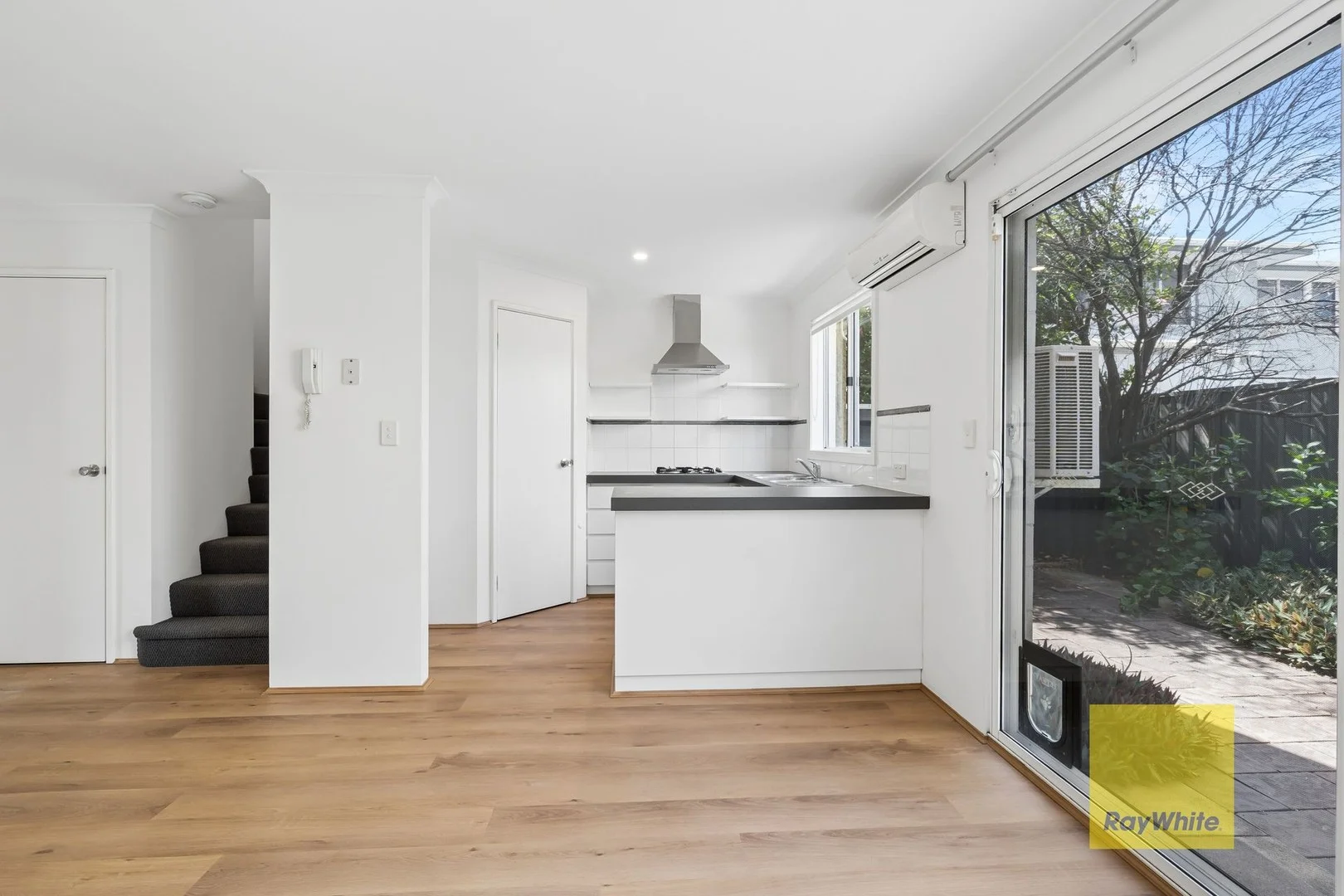 3/4 Stanbury Crescent, Morley WA 6062