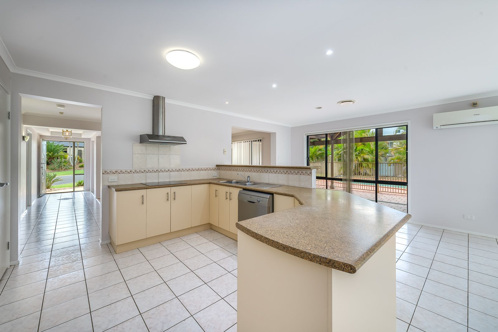 2 Deal Cove, Arundel QLD 4214, Image 1