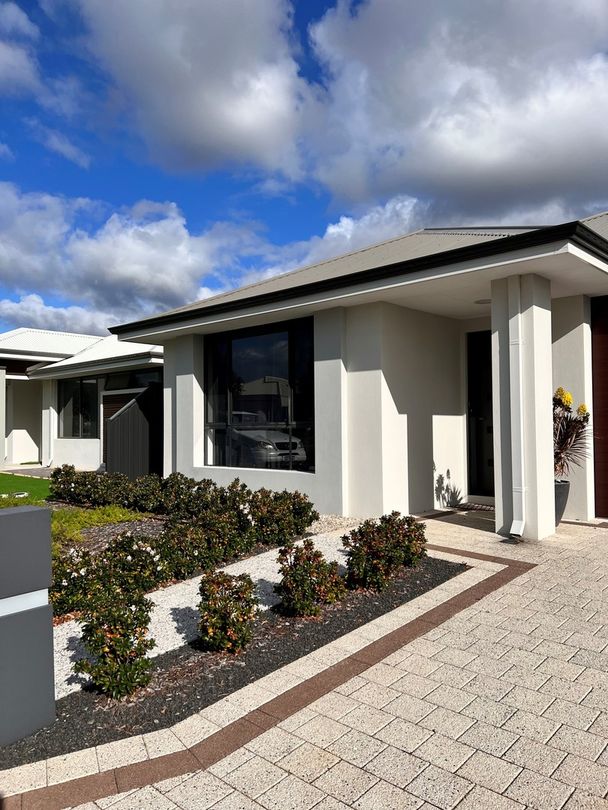 4 bedrooms House in 92 Burrows Loop MIDVALE WA, 6056