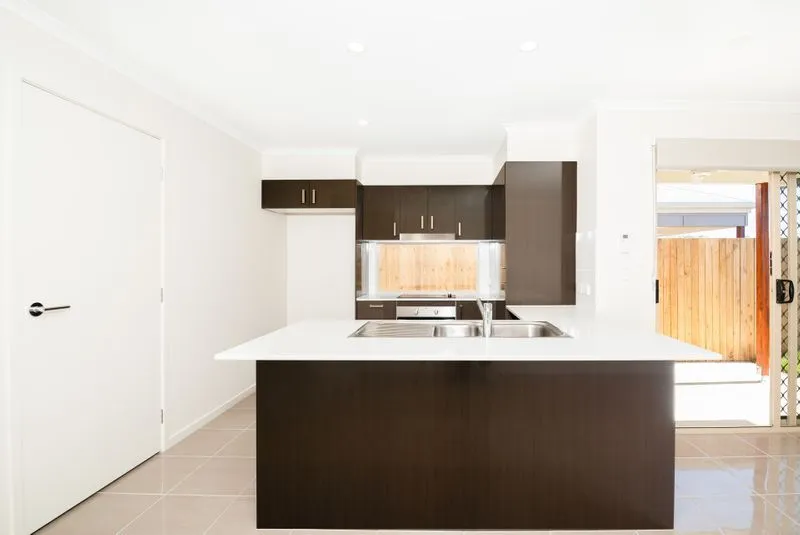3 BEDROOM DUPLEX- Water included in rent! - View 3