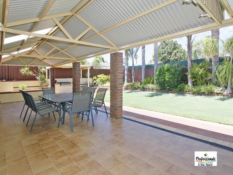 4 CHALFONT WAY, SWAN VIEW WA 6056, Image 0