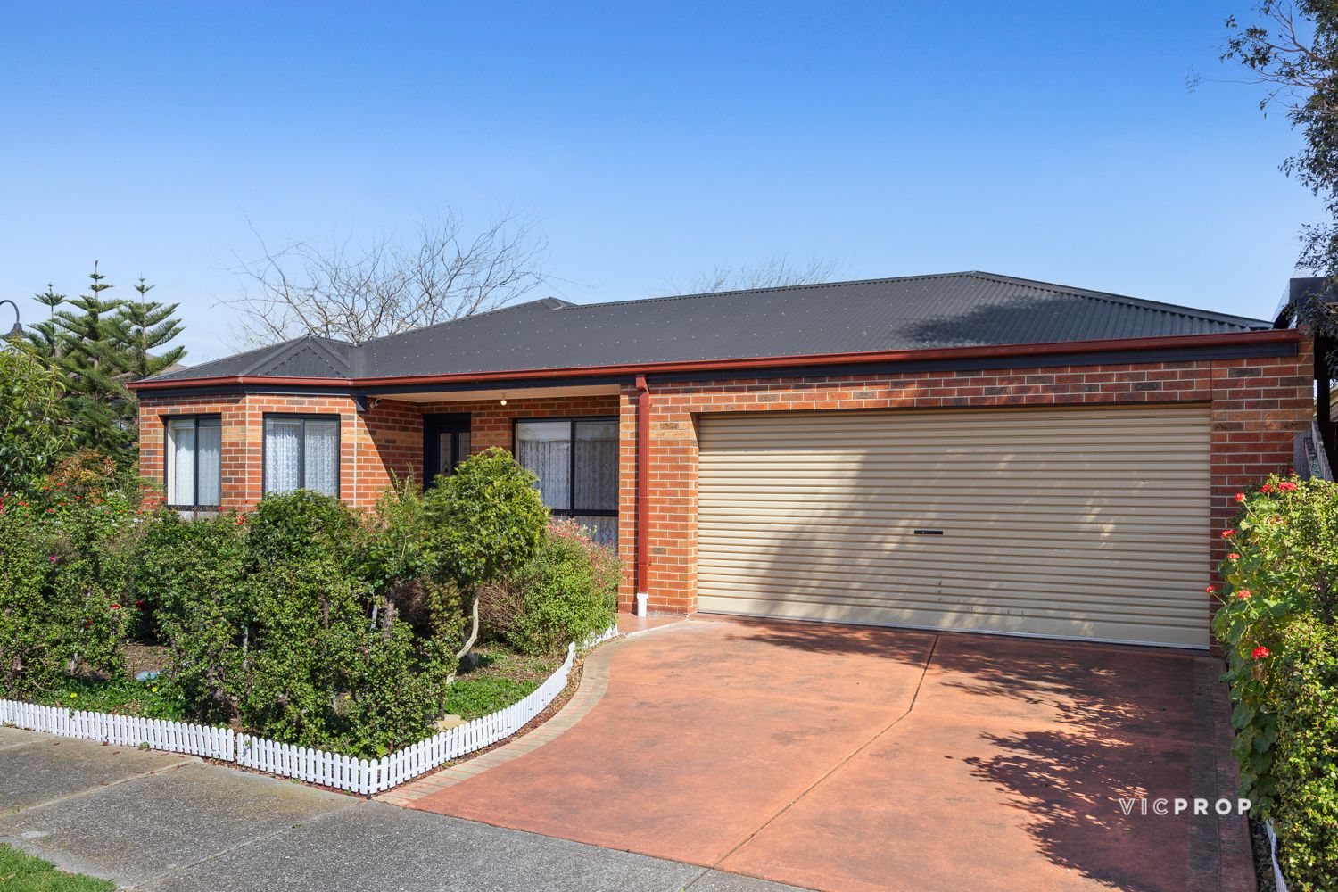 3 bedrooms House in 16 Hanna Street POINT COOK VIC, 3030