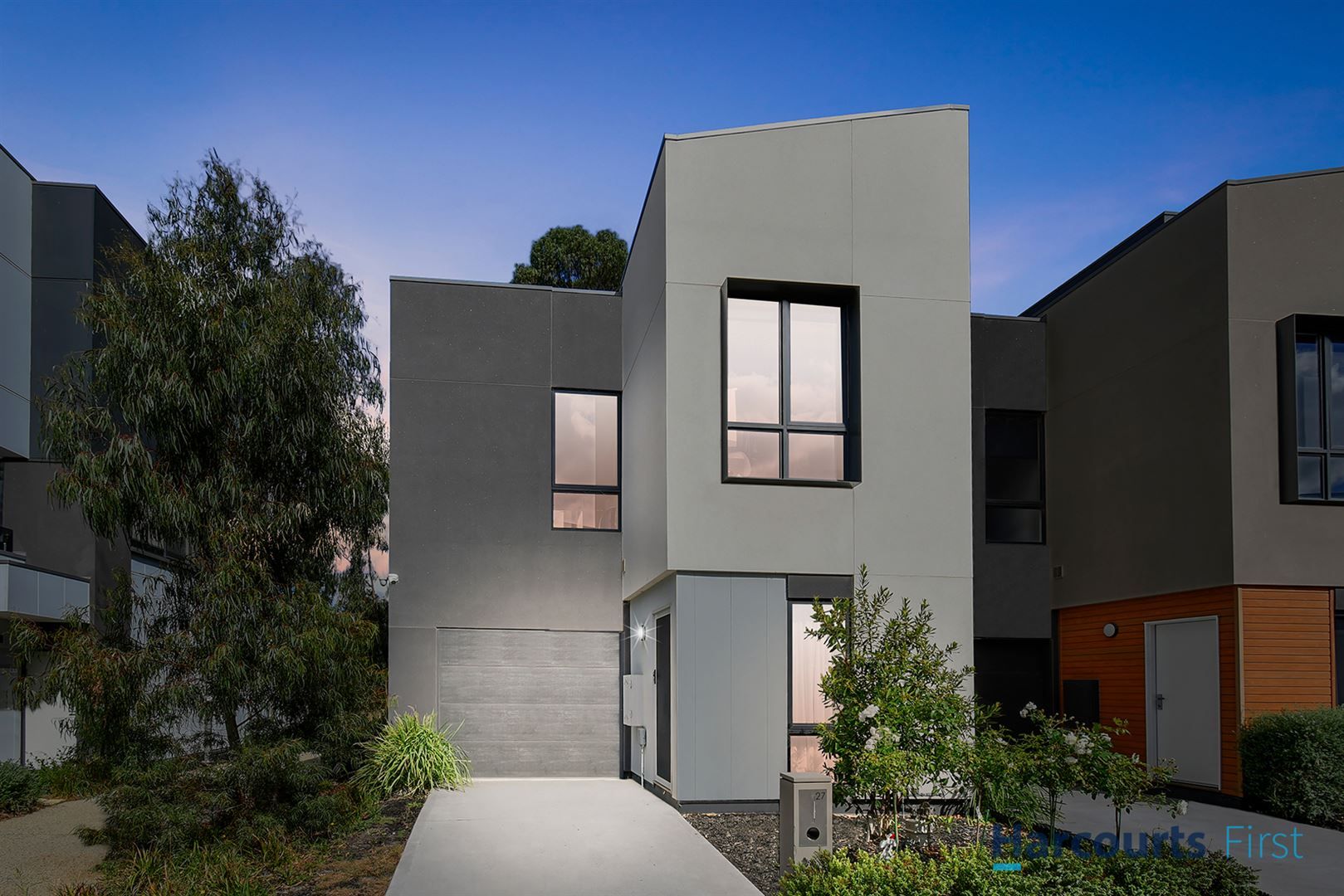 4 bedrooms Townhouse in 27 Harrison Drive NOBLE PARK VIC, 3174