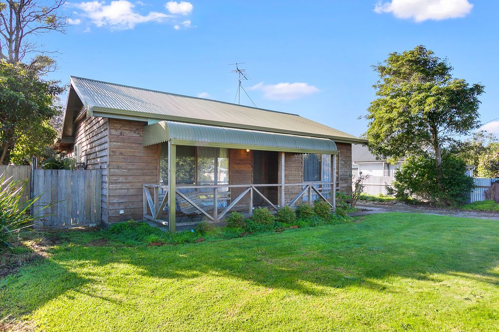 16 Montrose Avenue, Apollo Bay VIC 3233, Image 2